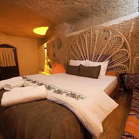 Mommy's Cave Гореме